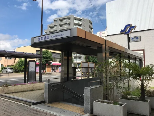 徒歩6分。