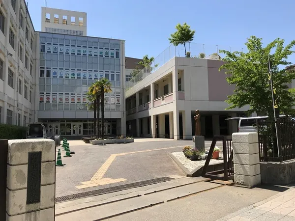 徒歩10分。