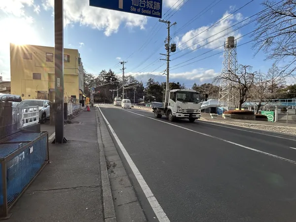 前面道路含む外観