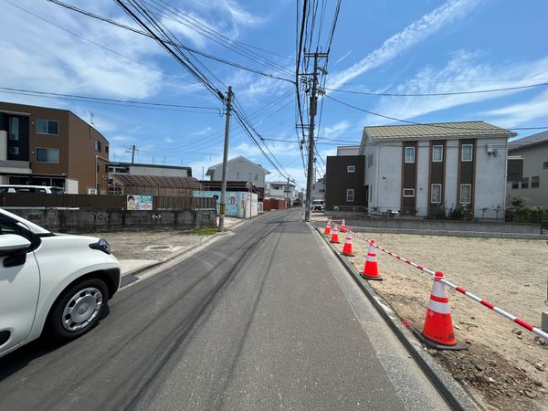 前面道路含む外観
