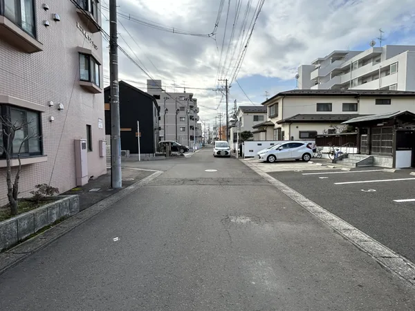 前面道路含む外観