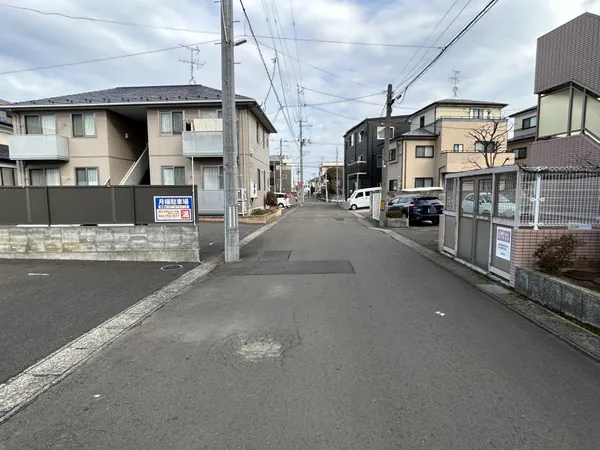 前面道路含む外観