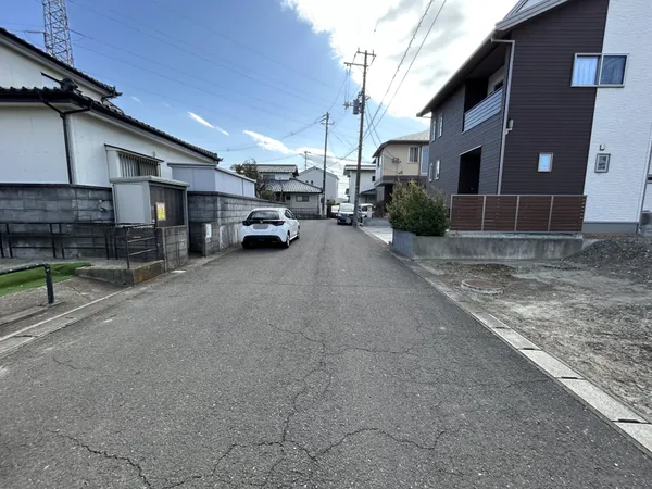 前面道路含む外観