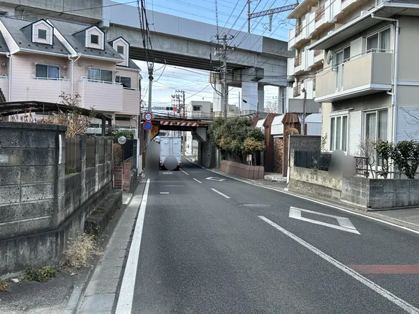 前面道路含む外観