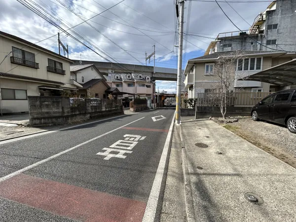 前面道路含む外観