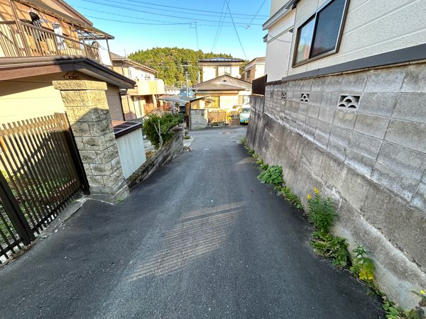 前面道路含む外観