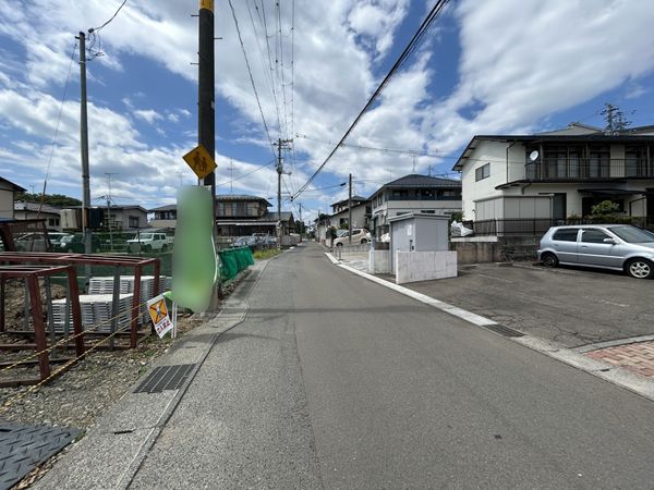 西多賀4丁目 新築戸建 1号棟 前面道路含む外観 西多賀4丁目 新築戸建 1号棟 前面道路含む外観