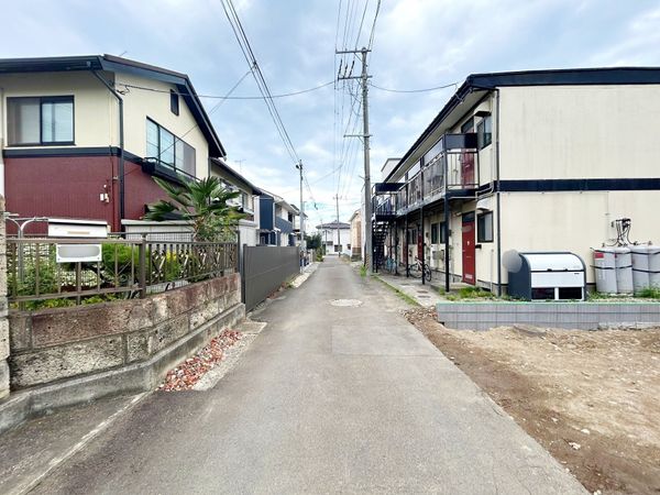 前面道路含む外観