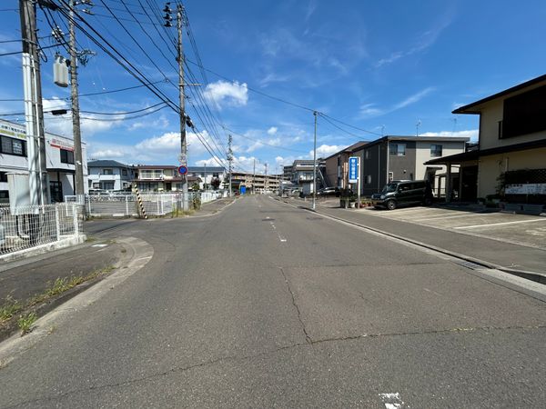 前面道路含む外観