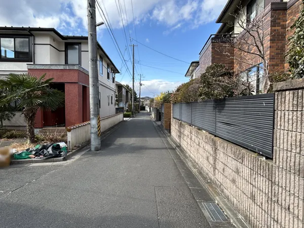 前面道路含む外観