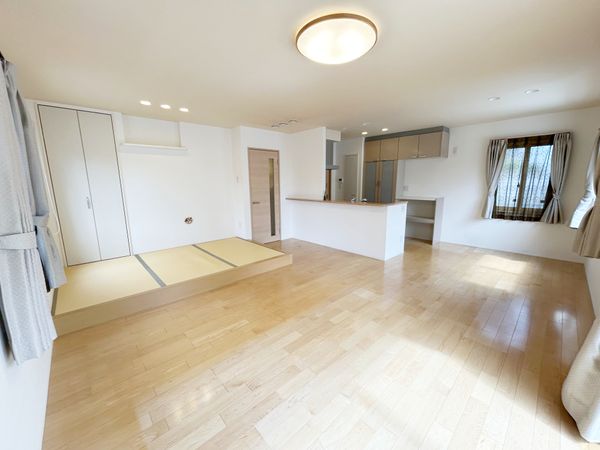 鶴巻1丁目 戸建 リビング