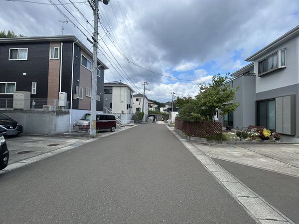 前面道路含む外観