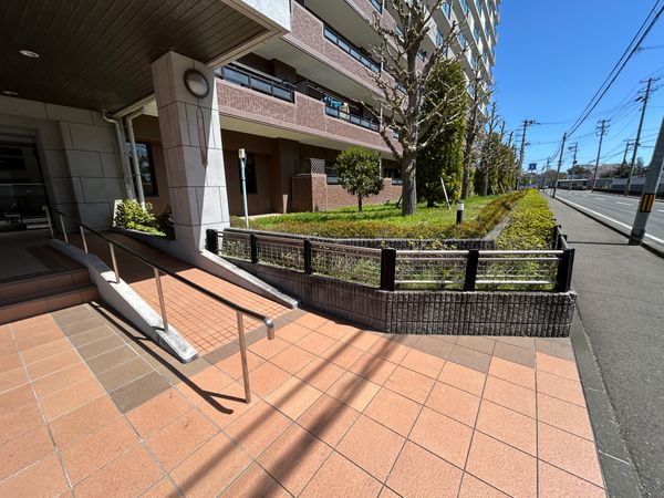 ロイヤルコート河原町 緑ウイング エントランス ロイヤルコート河原町 緑ウイング エントランス