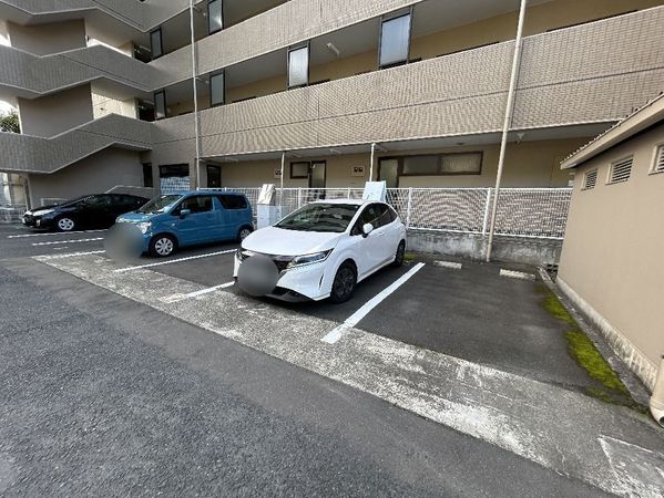 エトワール塩釜 駐車場