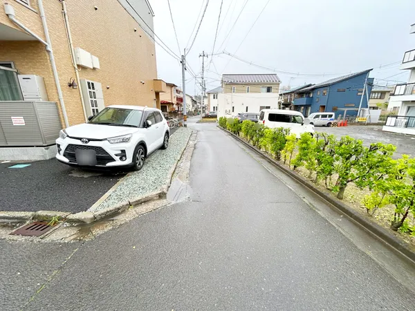 前面道路を含む外観