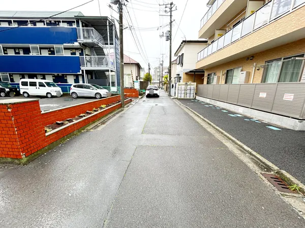 前面道路を含む外観
