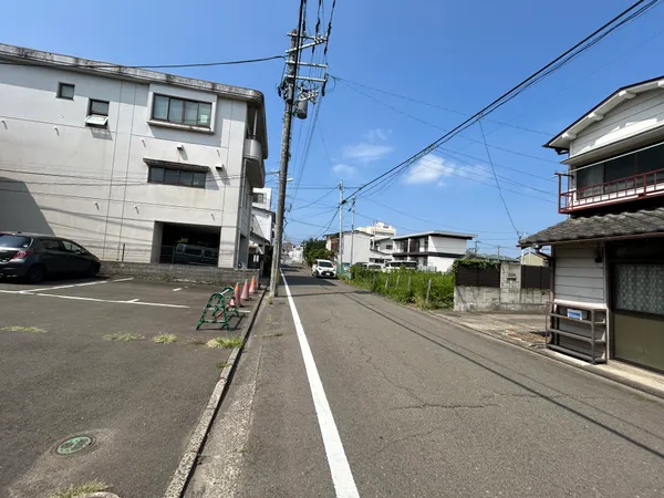 前面道路幅員約6.1mと駐車も簡単です！