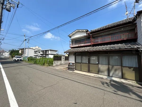 前面道路幅員約6.1mと駐車も簡単です！