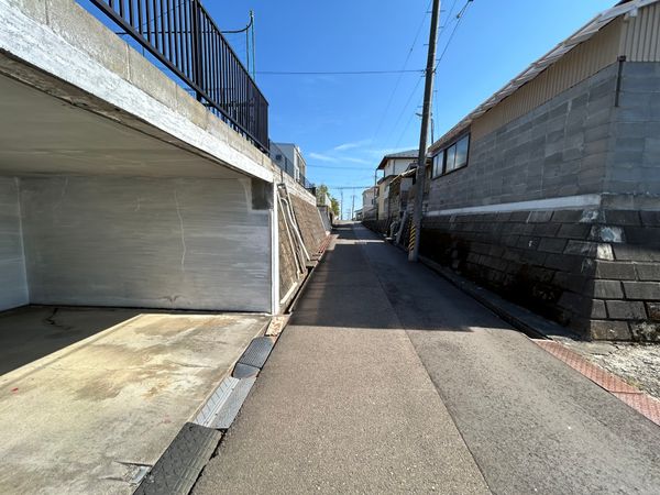 前面道路含む外観