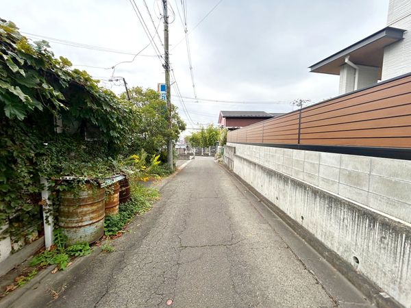 小松島2丁目 土地 前面道路含む外観 小松島2丁目 土地 前面道路含む外観
