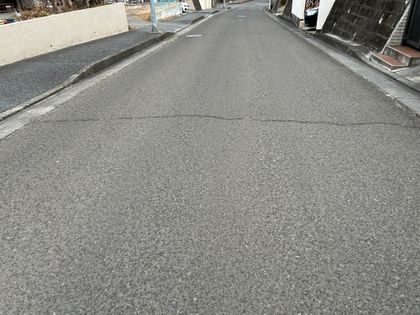 鶴ケ谷北二丁目 土地 前面道路含む外観
