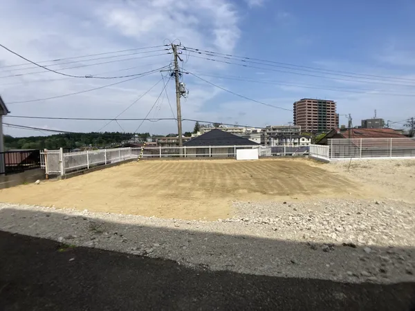 敷地内の一部をアスファルト舗装しており、建物２棟建築にもおすすめです