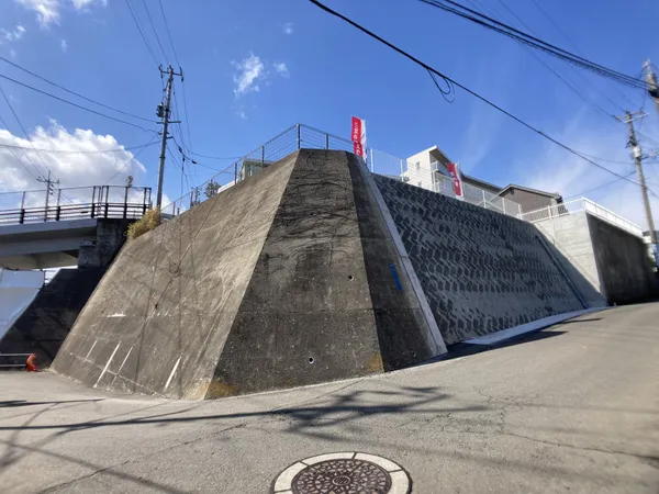 高台に位置しており、道路からの視線も気になりません