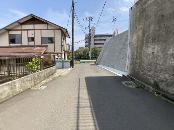 高台に位置しており、道路からの視線も気になりません