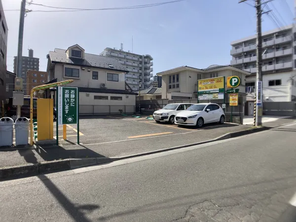 道路とフラットな平坦地