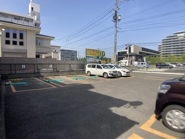 道路とフラットな平坦地