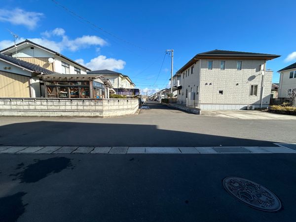 東松島市矢本字上河戸 土地 前面道路含む外観 東松島市矢本字上河戸 土地 前面道路含む外観