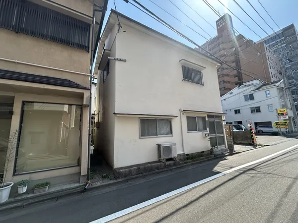 前面道路との高低差がない平坦地です！！