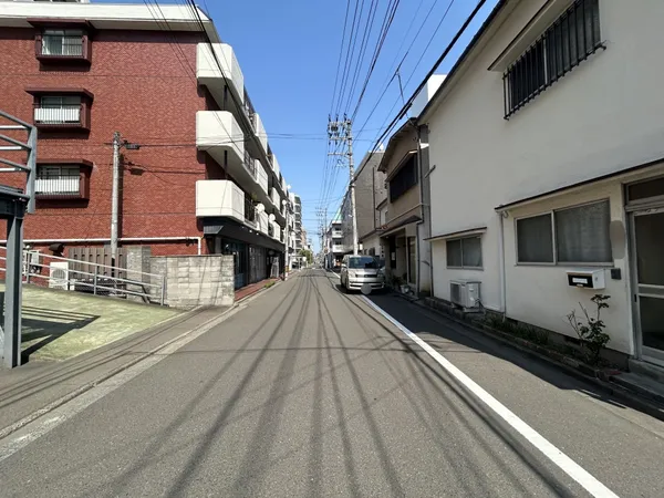 前面道路幅員約6.8mのため駐車も簡単です！