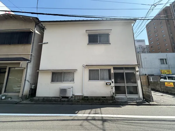 前面道路幅員約6.8mのため駐車も簡単です！