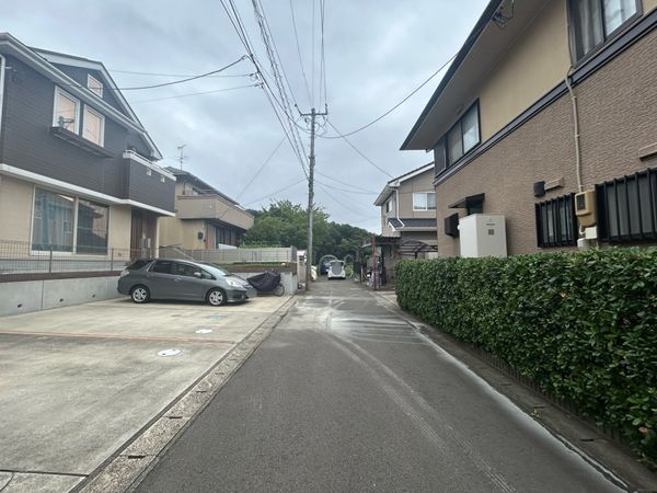 燕沢2丁目 中古戸建 前面道路含む外観