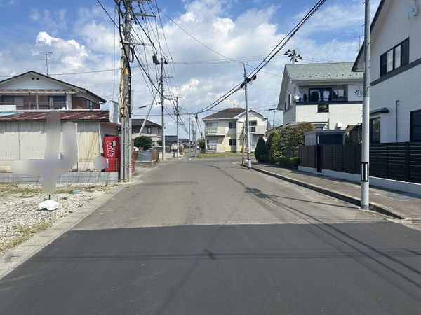 前面道路含む外観