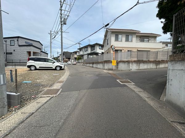 大谷地 新築戸建 4号棟 前面道路含む外観