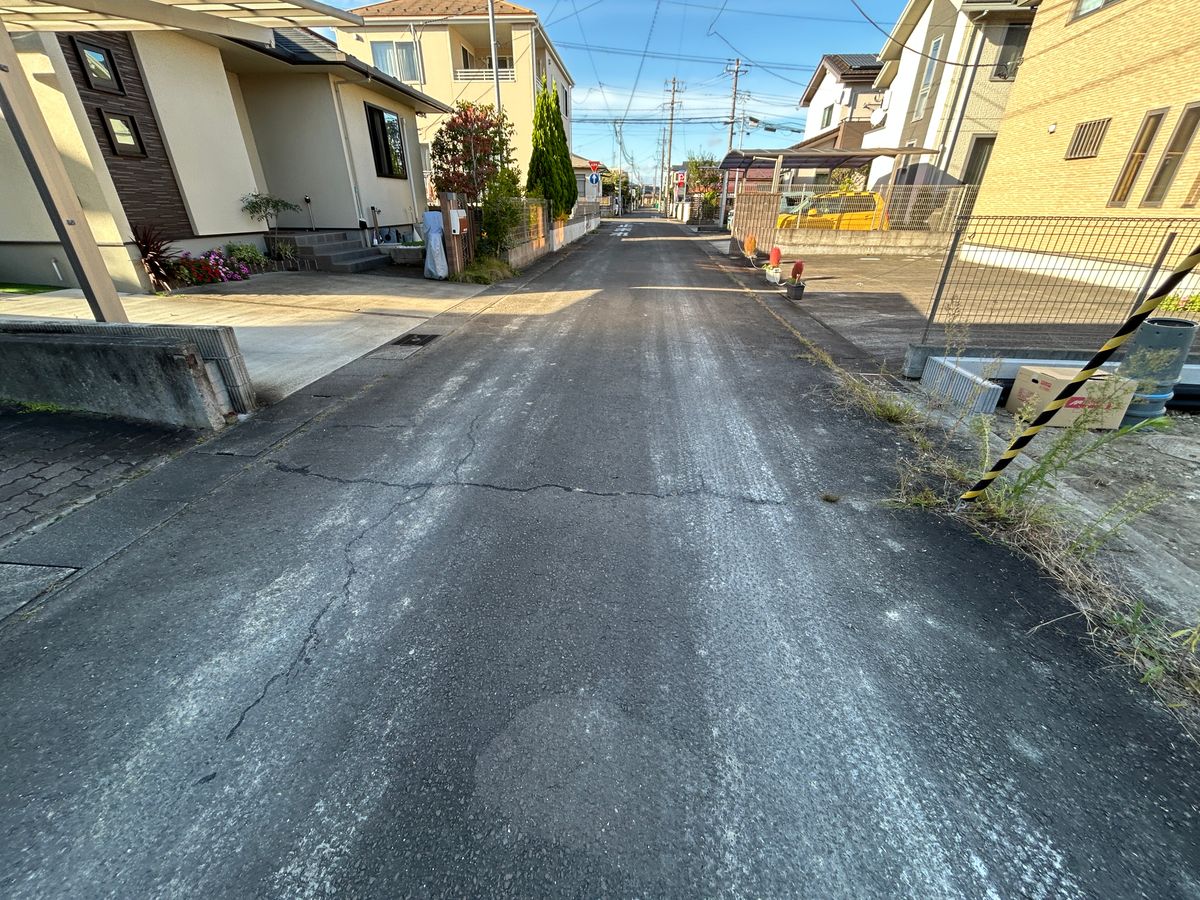 前面道路含む外観