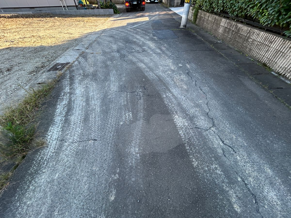 前面道路含む外観