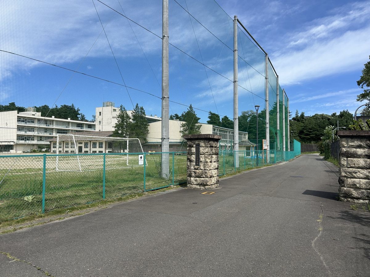 ○仙台市立八乙女中学校（約580ｍ）