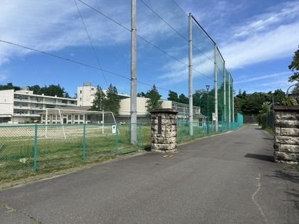 ○仙台市立八乙女中学校（約580ｍ）