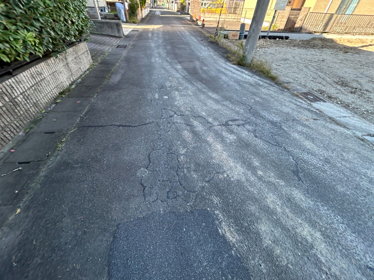 前面道路含む外観