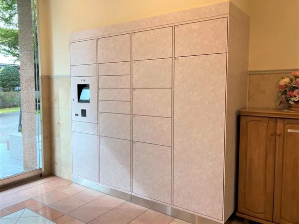 宅配ボックスがございます。