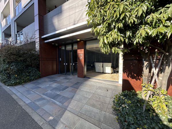 レーベン北六番丁AUTHORS エントランス レーベン北六番丁AUTHORS エントランス