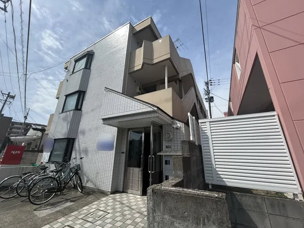 周辺に高い建物がなく、日当たり良好です。
