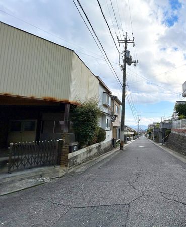 薬師が丘2丁目 土地(古家あり) 前面道路含む外観 薬師が丘2丁目 土地(古家あり) 前面道路含む外観