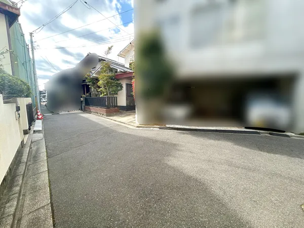 前面道路含む外観