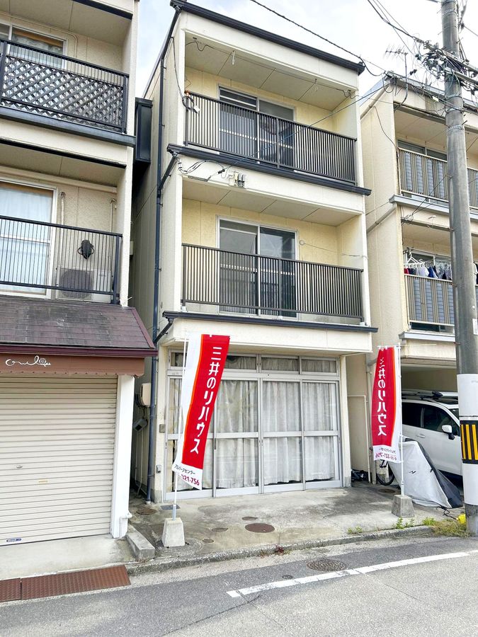 前面道路含む外観