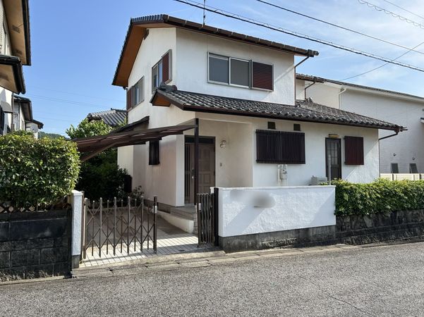 美鈴が丘東2丁目 古家付土地 前面道路含む外観 美鈴が丘東2丁目 古家付土地 前面道路含む外観