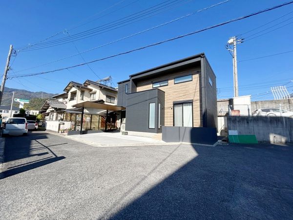 五日市中央7丁目 戸建 前面道路含む外観 前面道路含む外観